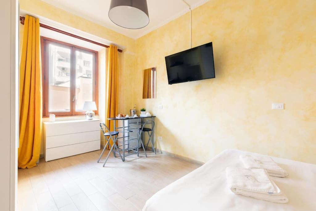 Private Suite In A Guest House With Private Bathroom N3 로마 외부 사진
