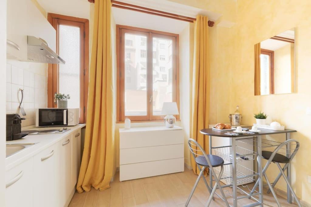 Private Suite In A Guest House With Private Bathroom N3 로마 외부 사진