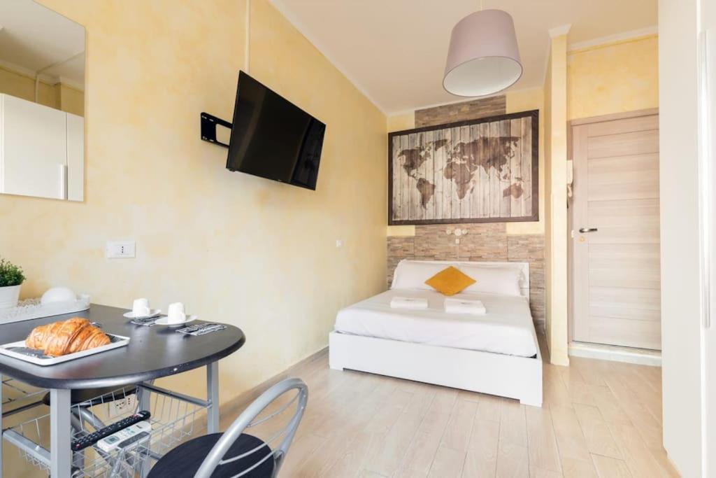 Private Suite In A Guest House With Private Bathroom N3 로마 외부 사진