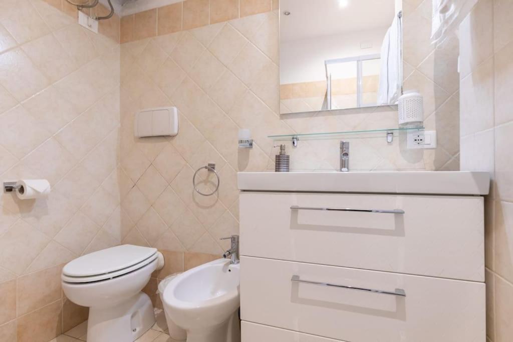 Private Suite In A Guest House With Private Bathroom N3 로마 외부 사진