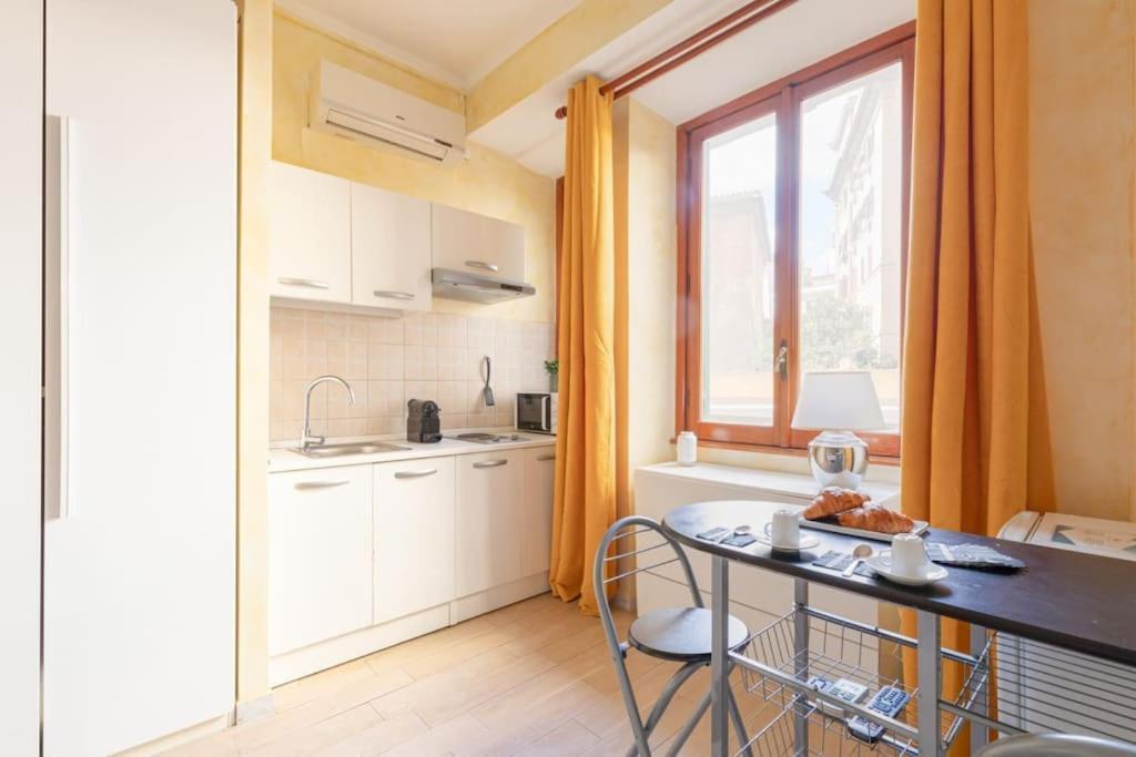 Private Suite In A Guest House With Private Bathroom N3 로마 외부 사진